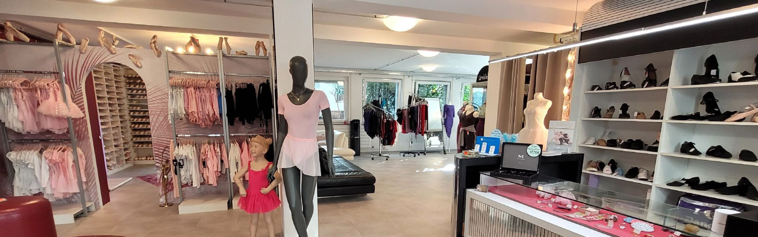 Header UeberUns Eingangsbereich